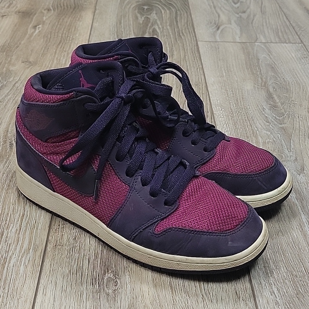 Air Jordan 1 Size Kids 6/Adults 8 Retro High GG in True Berry